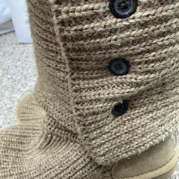 UGG Chestnut Knit Button Boot - Picture 4 of 8